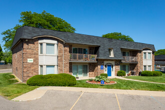 Arbor Circle Apartments in Ypsilanti, MI - Building Photo - Building Photo