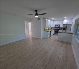 1423 Holly Heights Dr in Fort Lauderdale, FL - Foto de edificio - Building Photo