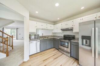 11300 Golden Eagle Pl in Waldorf, MD - Building Photo - Building Photo