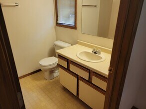 13 Century Ct in Appleton, WI - Building Photo - Building Photo