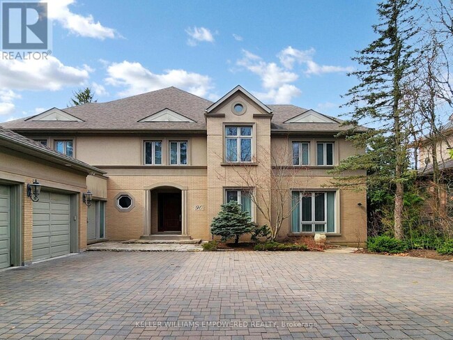 90 Humberview Dr