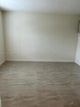 9262 W 33rd Ln in Hialeah, FL - Building Photo - Building Photo