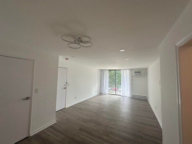 468 Liberty St in Little Ferry, NJ - Building Photo - Building Photo