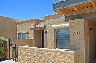 7745 E Rosewood St in Tucson, AZ - Building Photo - Building Photo
