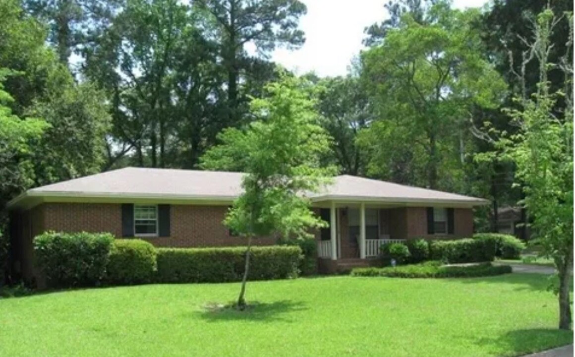 2305 Skyland Dr in Tallahassee, FL - Building Photo