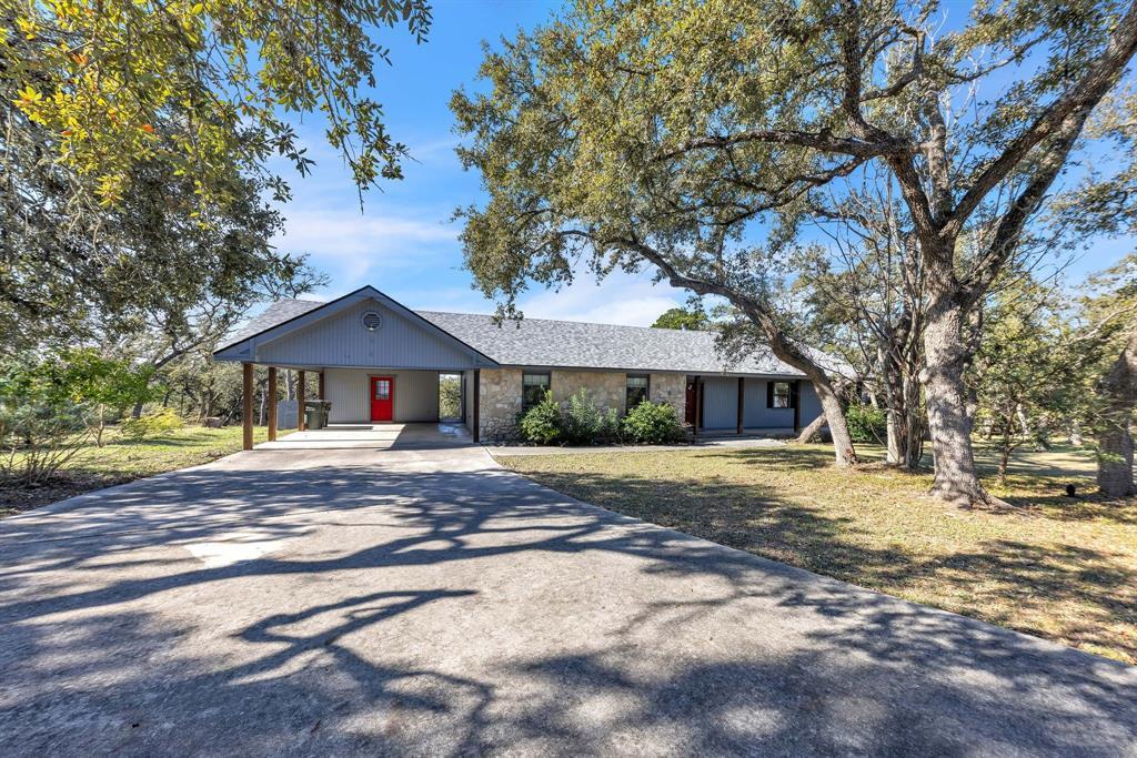 301 Mesa Dr in Wimberley, TX - Building Photo