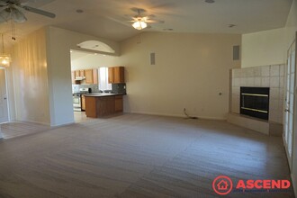 105 Sunny Meadow Dr in Bakersfield, CA - Building Photo - Building Photo