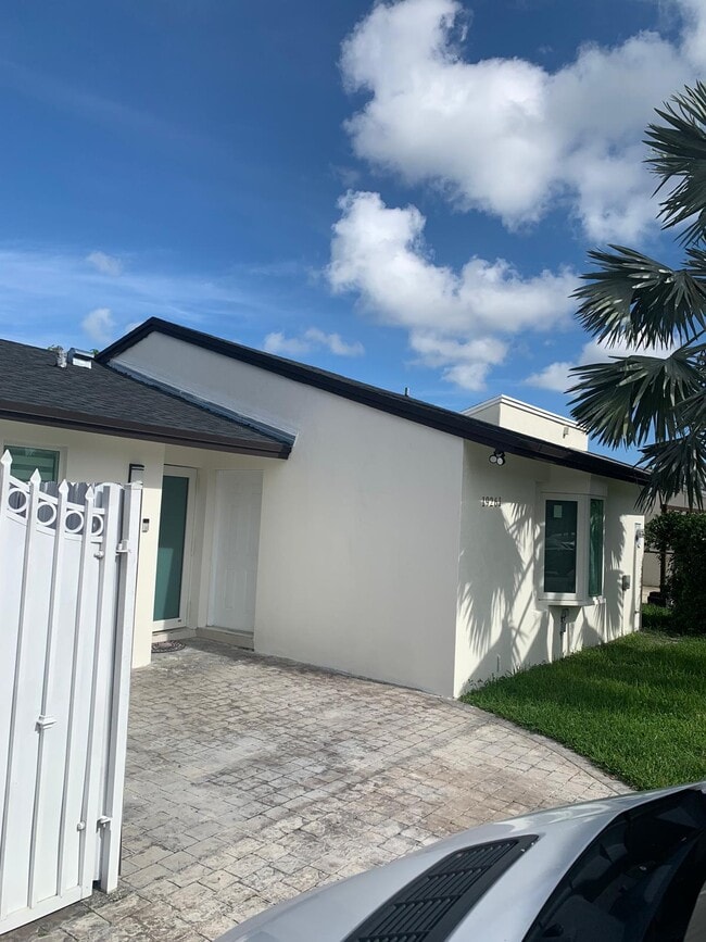 property at 19261 SW 118th Ct