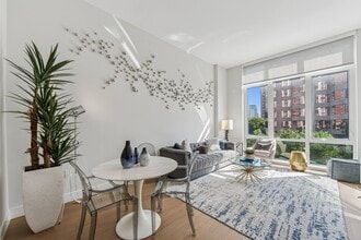 Continuum in White Plains, NY - Foto de edificio - Building Photo