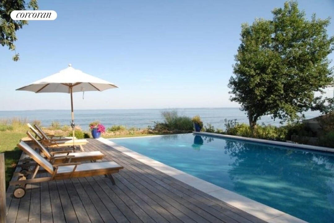 185 Ram Island Dr in Shelter Island, NY - Building Photo
