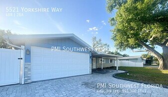 5521 Yorkshire Way in Sarasota, FL - Building Photo