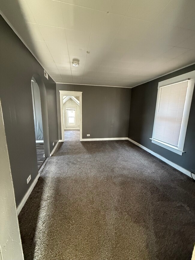 811 Larned St, Unit 811 Larned Upper