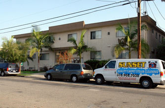 The Crest in Hawthorne, CA - Foto de edificio - Building Photo