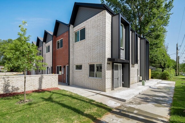 property at 1348 W Avenue - Ave