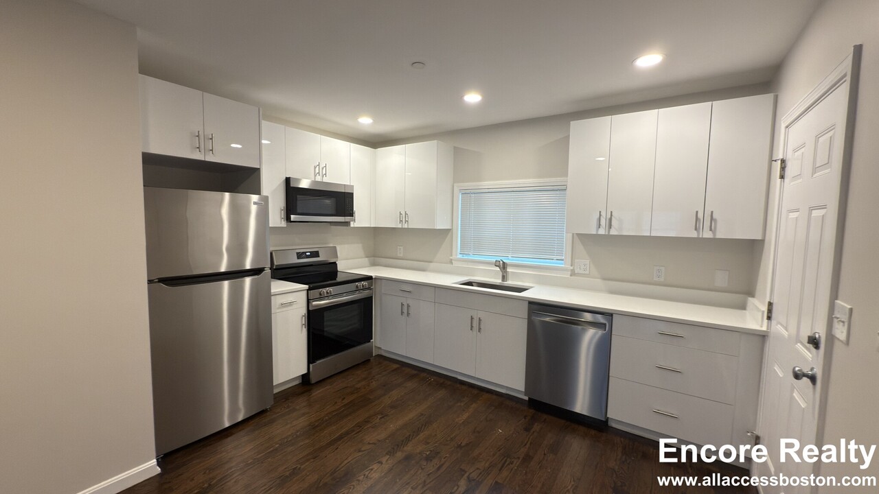 48 Kent St, Unit 3B in Brookline, MA - Foto de edificio