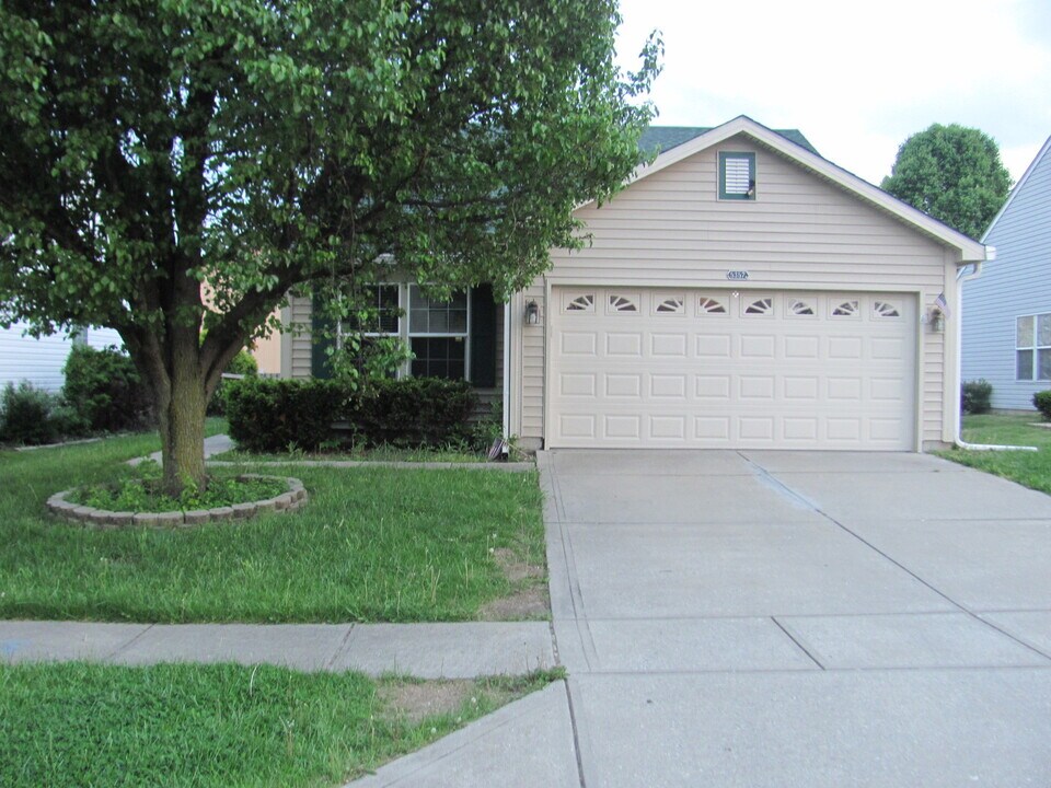 5357 Burcham Way in Indianapolis, IN - Building Photo