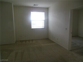 8118 Minots Ledge Ave in Las Vegas, NV - Building Photo - Building Photo