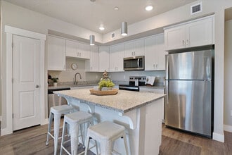 Coyote Creek in Washington, UT - Building Photo - Building Photo