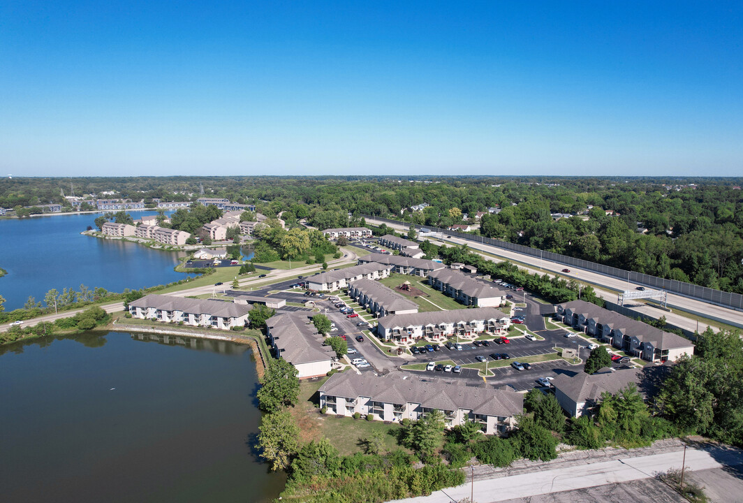 Waterfront Pointe in Indianapolis, IN - Foto de edificio