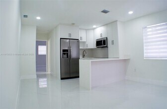 2638 SW 30th Ct in Miami, FL - Building Photo - Building Photo