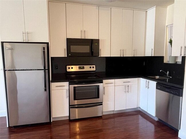 property at 2880 Pine Tree Dr