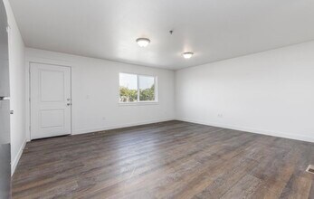 485 S 38th Ave, Unit C110 in West Richland, WA - Building Photo - Building Photo