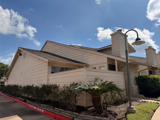 13046 Leader St in Houston, TX - Building Photo - Building Photo