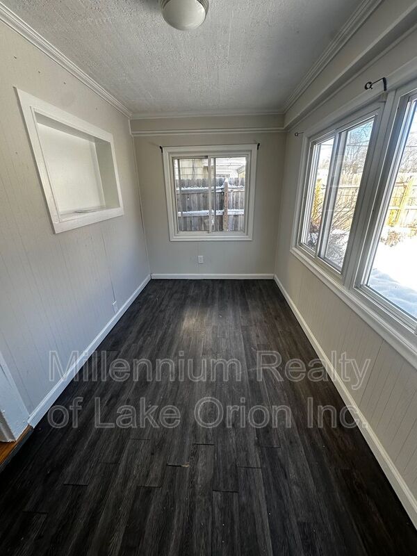 24 Utica Rd in Pontiac, MI - Building Photo - Building Photo