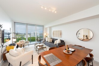 16385 Biscayne Blvd, Unit #2304 in Aventura, FL - Building Photo - Building Photo