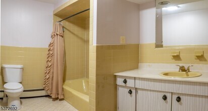 19 Reynolds Ave in Parsippany Troy Hills, NJ - Building Photo - Building Photo