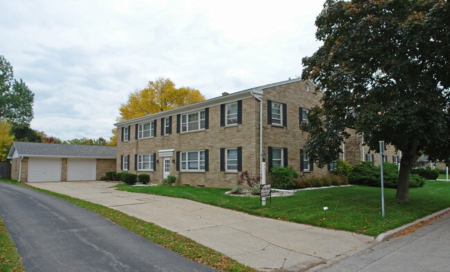 Bay Sheffield in Racine, WI - Foto de edificio - Building Photo