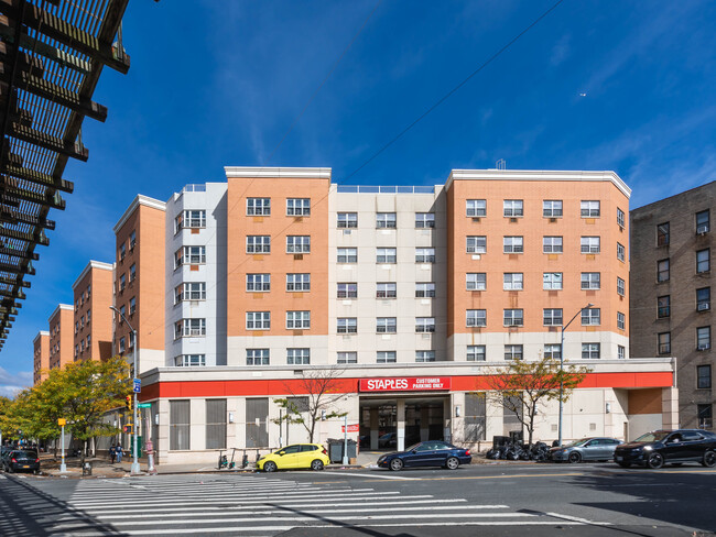 White Plains Courtyard in Bronx, NY - Building Photo - Building Photo