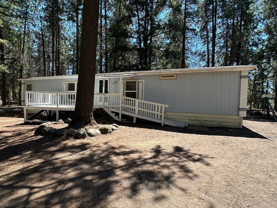18406 Freight Rd Ln in Klamath Falls, OR - Building Photo
