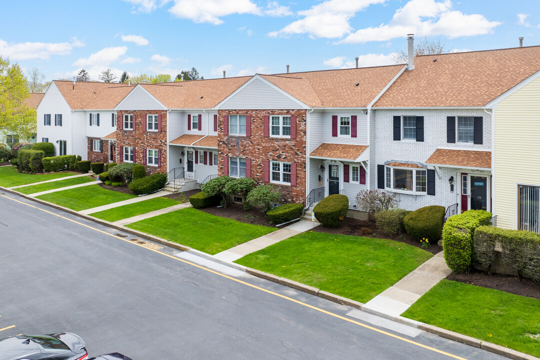 Maple Wood Farm in Cumberland, RI - Foto de edificio