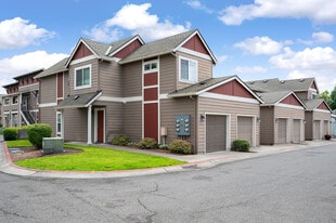 Fairview Court Townhomes in Vancouver, WA - Building Photo