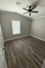 3114 Shady Creek Ln in Oyster Creek, TX - Building Photo - Building Photo