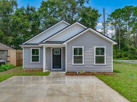 1538 Doctor M.L.K. Jr Memorial Rd in Crawfordville, FL - Building Photo