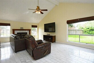 2523 Coopers Post Ln in Sugar Land, TX - Building Photo - Building Photo