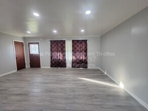 400-402 Barth Ave in Richland, WA - Building Photo - Building Photo