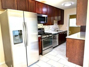 11090 Alan Shepard Dr in Maryland Heights, MO - Building Photo - Building Photo