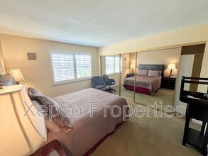 5300 E Waverly Dr in Palm Springs, CA - Building Photo - Building Photo