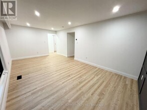 415 Sanatorium Rd in Hamilton, ON - Building Photo - Building Photo