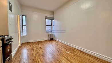936 W End Ave in New York, NY - Building Photo - Building Photo