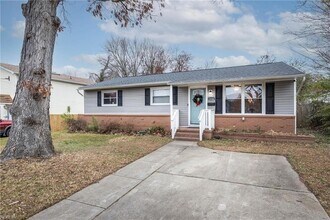 8418 Quincy St in Norfolk, VA - Foto de edificio - Building Photo