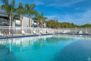 The Meadows in St. Petersburg, FL - Building Photo