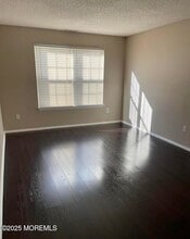 195 Tulip Ln in Freehold, NJ - Building Photo - Building Photo