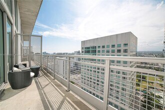 690 SW 1st Ct, Unit PHI20 in Miami, FL - Foto de edificio - Building Photo