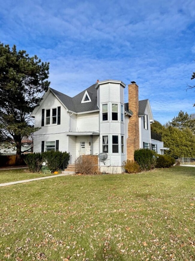 property at 2707 Forest Ave