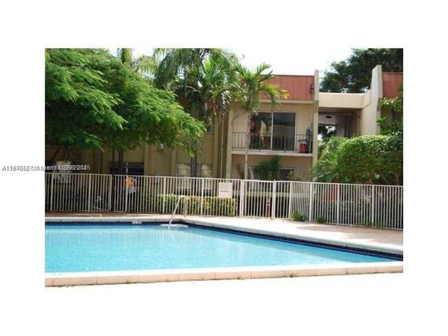 13823 SW 90th Ave in Miami, FL - Building Photo - Building Photo