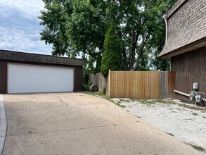 6642 Holcomb Cir in Des Moines, IA - Building Photo - Building Photo